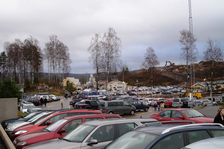 Masses of people and cars in Ullared, on the photo you see approximately 20 percent of the ground of the Shopping Center in Ullared, Photo: Ulf F. Baumann