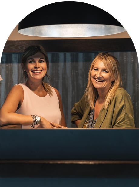The hostesses at the Hotel Mair in the village of Living extend a warm welcome to their guests at reception – offering personalised service and a warm, family-style welcome in Partschins near Merano in South Tyrol.