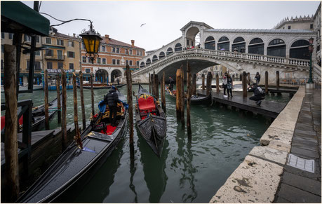 Ponte Rialto, Rialtobrücke, Gondeln Venedig