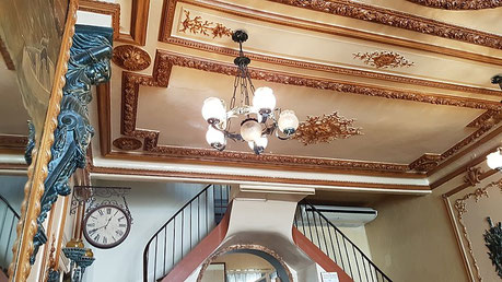 Bernard Legros artiste peintre expose au café de la Loge à Salse le Château 