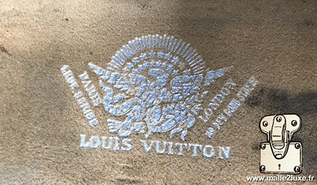 Marquage a chaud Louis Vuitton : Paris 1 rue Scribe London 149 new bond street Louis Vuitton