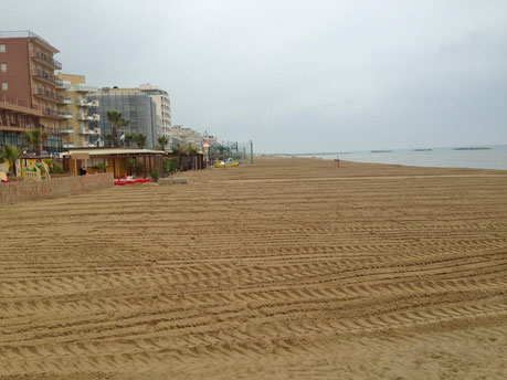 Strand in Pesaro bereit für die Gäste