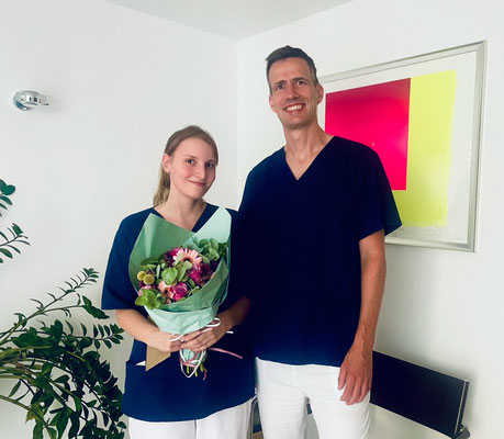 frischgebackene ZFA Julia mit Dr. Tobias Thalmair