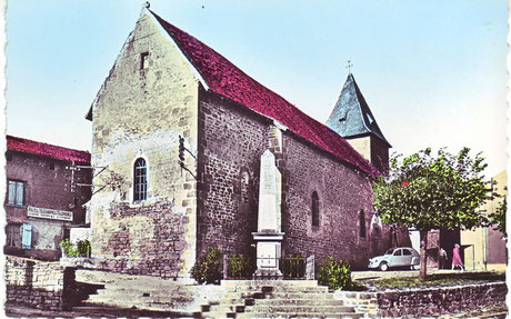 Eglise et ancien bureau de poste de Saint-Amand-Magnazeix vers 1950 - Photo J.Beaubert