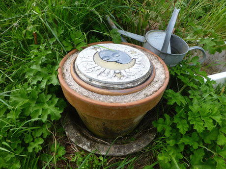 Off grid clay pot "fridge"