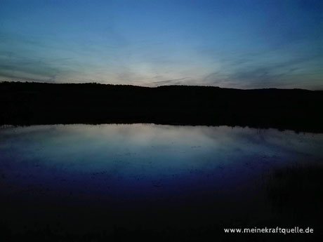 See in Mondnacht, Gruselsee, magischer See, magische Vollmondnacht, Kraftquelle