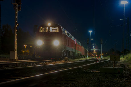 225 806 und 225 101 in Helmstedt vor einem Vollzug - 03.07.2015
