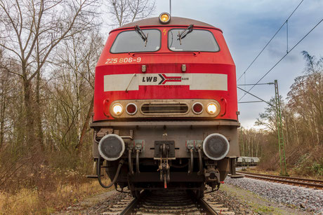 Großdiesellok 225 806-9