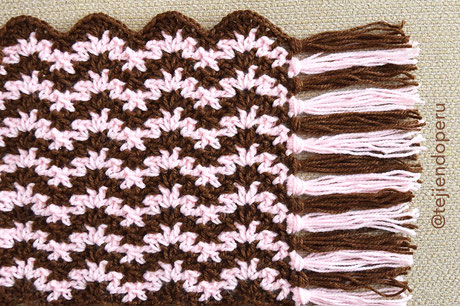 Punto para colchas tejido a crochet: V en zigzag