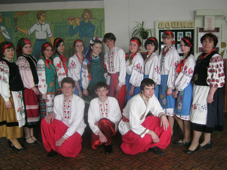 Фольклорно - етнографічна композиція " Українське весілля"