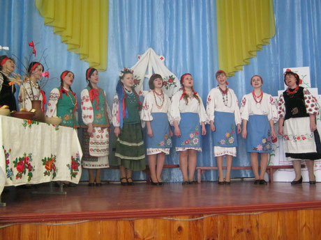 Фольклорно - етнографічна композиція " Українське весілля"