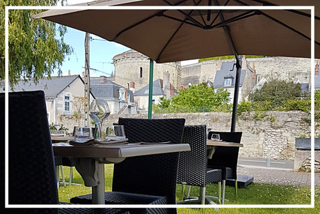 L'Ecluse, restaurant gastronomique à Amboise Val de Loire - Une terrasse en herbe unique pour savourer une cuisine de terroir et de saison