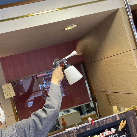 抗ウィルスコーティング施工中