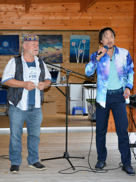 MaLo Magic Blue stellt Künstlerkollegen Franz Missiuk vor - MaLo-Freiluftvernissage 2025, Private Event.