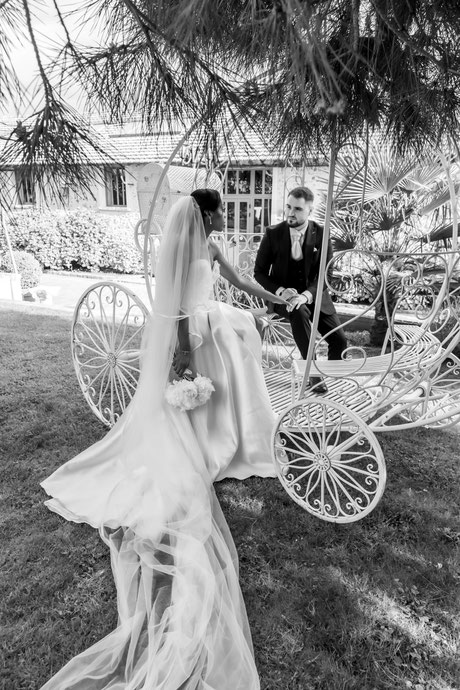 photographe mariage domaine les hirondelles bouquet fleurs pivoines mariage chic élégant romantique haut de gamme