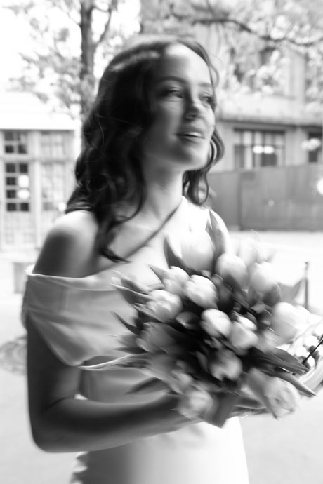 fleurs bouquet mariée robe mariage parisien élégant romantique haut de gamme Paris 5 Mairie Panthéon photographe