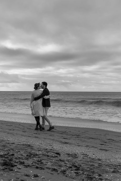 séance photo couple pré mariage plage houlgate normandie photographe