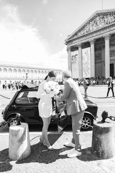 photographe mariage paris mairie Paris 5 mariage parisien chic élégant haut de gamme mariée bouquet fleurs place du panthéon