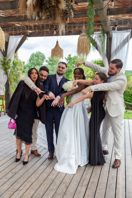 photographe mariage domaine les hirondelles bouquet fleurs pivoines mariage chic élégant romantique haut de gamme