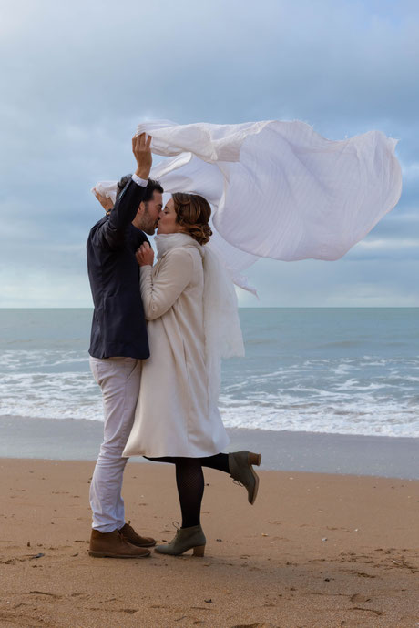 séance photo couple pré mariage plage houlgate normandie photographe