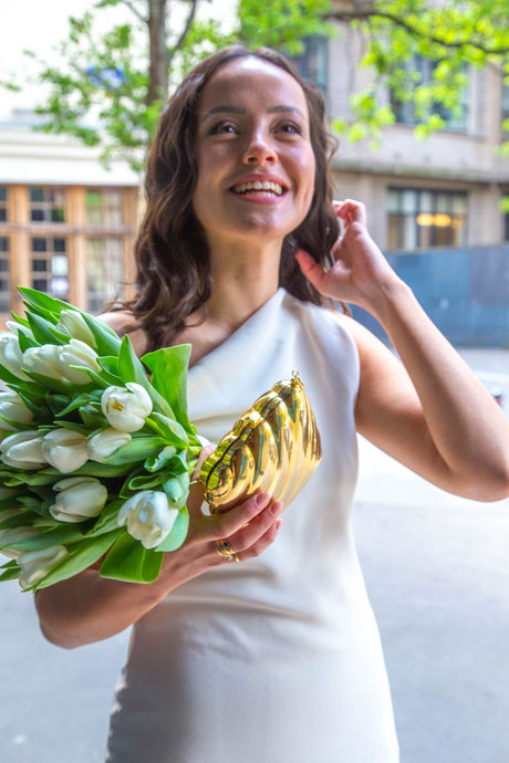 fleurs bouquet mariée robe mariage parisien élégant romantique haut de gamme Paris 5 Mairie Panthéon photographe
