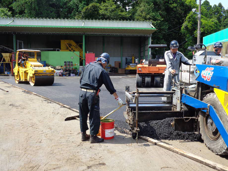 アスファルト打ちかえ工事