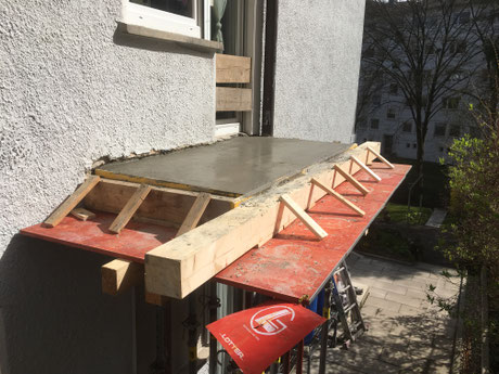 Balkonsanierung - Schalung - Träger - Beton