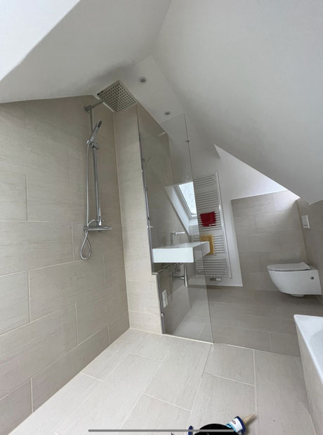 Badezimmer nach Badsanierung wo vorher Küche war.