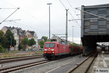 145 056-8 zieht am 2. September 2014 einen Autoleerzug durch Chemnitz Hbf.