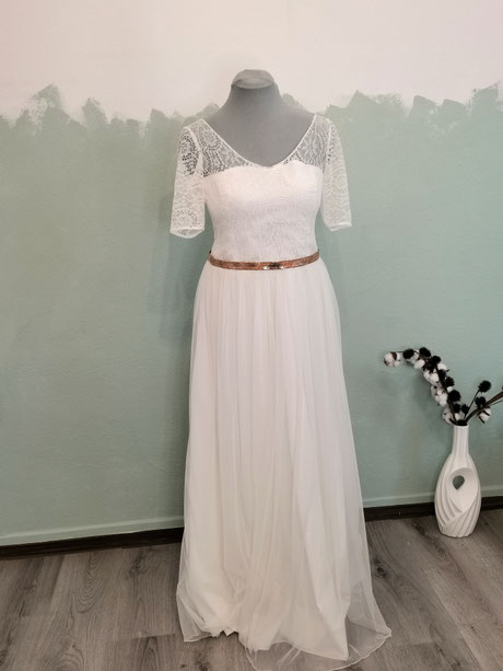 Brautkleid Zweiteiler mit Spitze