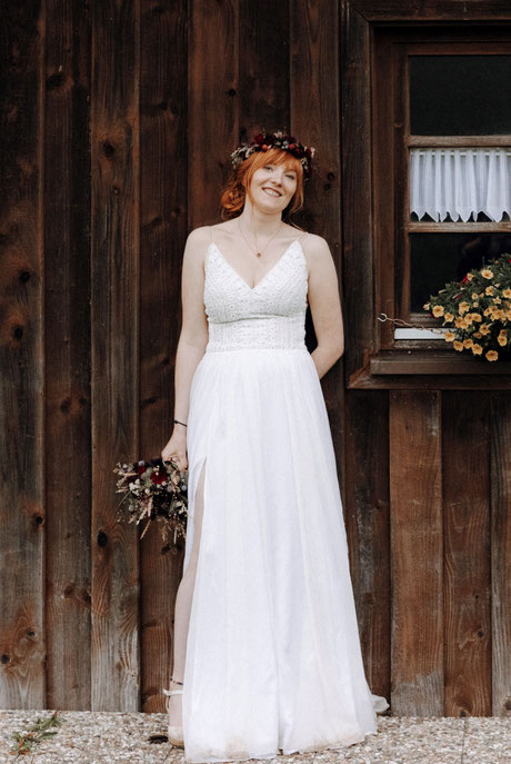 schlichtes Brautkleid mit Spitze