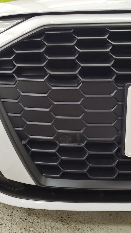アウディa3 フロントグリルの艶出し