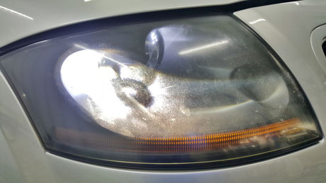 アウディTT ヘッドライトのひび・傷除去 埼玉 - 車磨き専門 アート