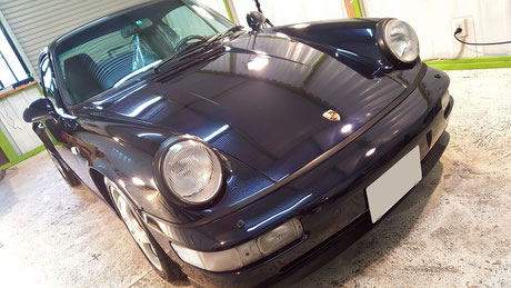 磨き後の９１１のボディは投光器の反射が綺麗です