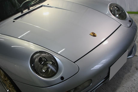 ポルシェ９９３磨き後のボンネット、フロントバンパーの光沢 ポーラシルバーのコーティング施工完成