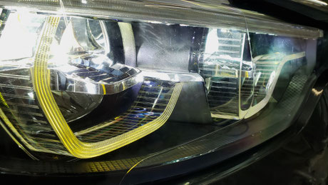 bmw f80 ヘッドライトのひび除去 埼玉の車磨き専門店・アートディテール