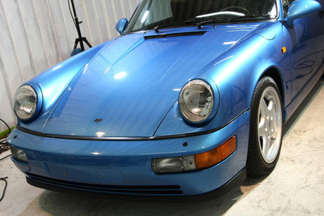 RUF・Croブルーのボディコーティング完成 斜め前から見るとボンネット・フロントフェンダーのメタリック粒子の反射が眩しい