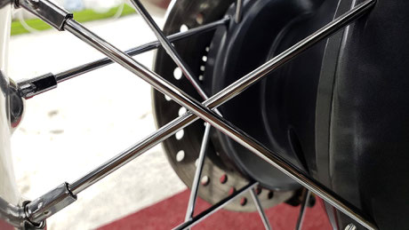 スラクストン１２００ｒのスポークホイールの錆除去 アートディテール