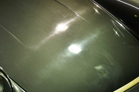 ポルシェ９６４のボンネットのクレーター・傷 塗装のくすみ・色褪せ