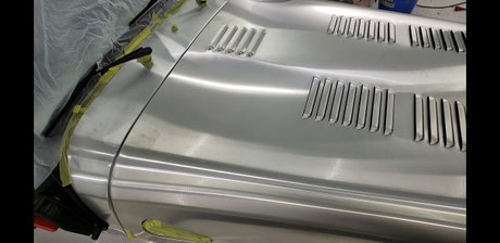 ケータハム セブン270R アルミパネルの磨き カウルの傷除去