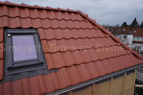 Walmdachanbau - Velux-Dachflächenfenster mit Regensensor