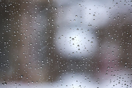 今日は雨が降ったり止んだり……