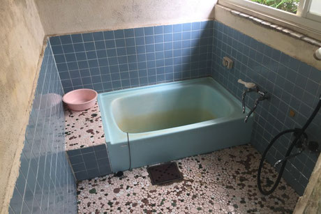 越生町のモルタル在来浴室設備解体