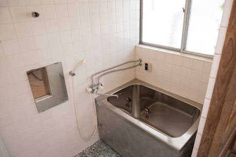 小川町設備解体タイル張り浴室