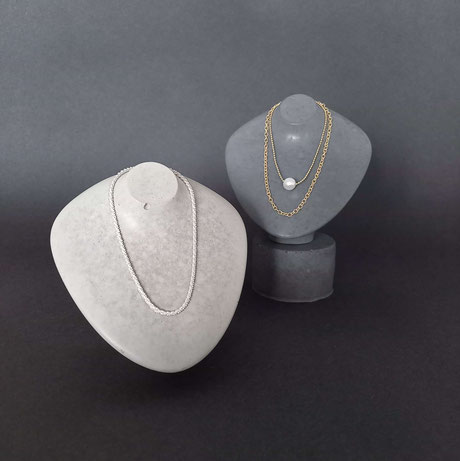 Feminine Concrete Necklace Bust Stand 'Eva' by PASiNGA