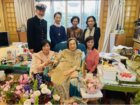 室井摩耶子先生１０４歳お祝い