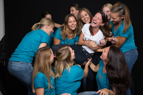 Gruppenshooting von Frauen Geburtstagsparty