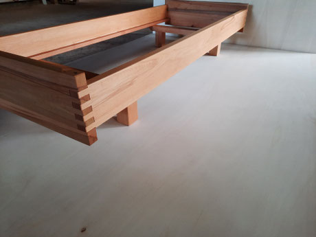 Einzelbett MAMBO mit Untergestell, auch in Breite 120 - 200 cm zu haben