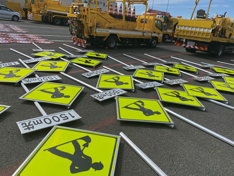高速道路用規制標識