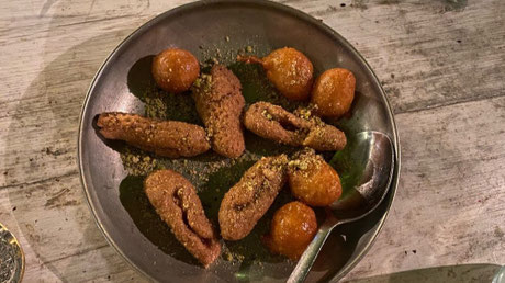 ヨルダン風かりんとう。丸形と細長い形のものがあります。優しい味です。